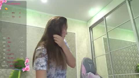Snapshot of miss_divora chatting on October 5, 7:41 pm miss_divora online show from October 5, 7:41 pm