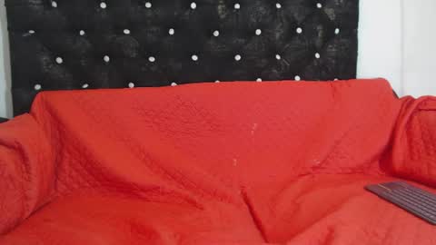 miss_evans_ online show from July 28, 12:45 pm