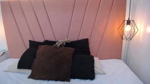 Snapshot of miss_m1a chatting on October 2, 2:05 am mia online show from October 2, 2:05 am