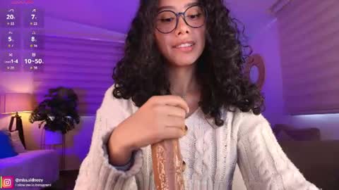 Amy Olivera online show from July 22, 1:23 pm