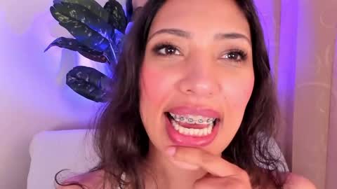 Miss Veronica online show from April 29, 6:02 pm