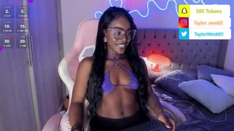 Snapshot of miss_west chatting on January 25, 8:10 am Tay Tay Independent Model online show from January 25, 8:10 am