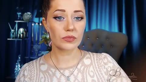 The divine Beverly online show from May 5, 8:39 am