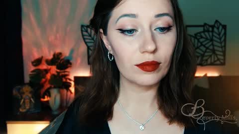 The divine Beverly online show from February 1, 7:34 pm