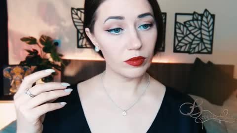 The divine Beverly online show from February 21, 10:50 am