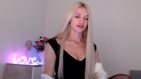 EMMA online show from December 3, 9:12 pm