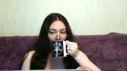 missis mona online show from June 14, 7:42 am
