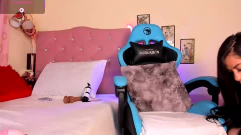   online show from October 25, 3:30 pm