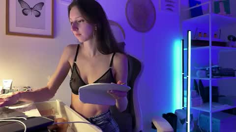 misslalii online show from May 3, 6:55 pm