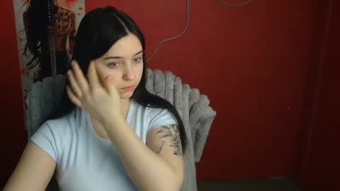 Mia online show from April 26, 11:08 am