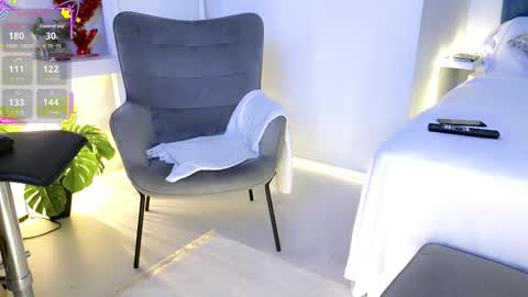 Mia online show from October 7, 12:20 pm