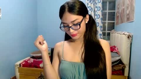 missminervaa online show from June 25, 4:52 pm
