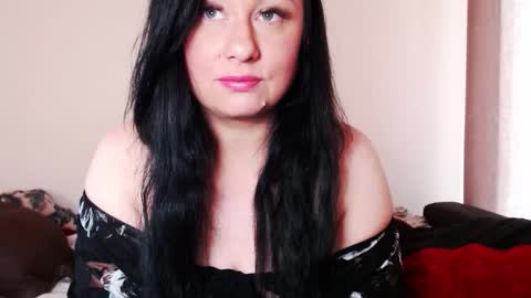 Snapshot of missqueen1416 chatting on October 16, 8:28 am Missqueen1416 online show from October 16, 8:28 am