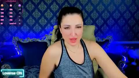 missrossi online show from February 4, 8:45 pm