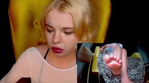 Snapshot of missslola chatting on October 8, 3:05 pm Misss Lola Angel online show from October 8, 3:05 pm