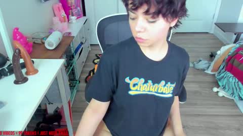 V Nessa online show from October 18, 4:10 pm