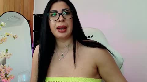 Veyra online show from May 15, 2:42 pm