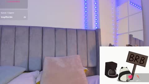 Snapshot of missvioleta_ chatting on September 25, 1:10 pm Violetta online show from September 25, 1:10 pm