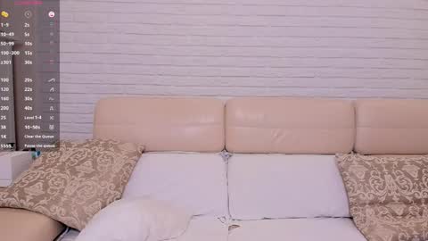 missxcaprice online show from June 5, 7:03 am