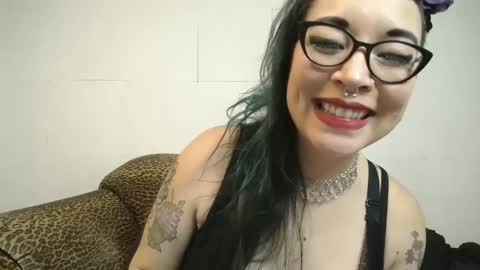 Snapshot of missy_dee chatting on February 3, 6:45 am Missy Dee online show from February 3, 6:45 am