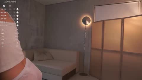 Mia online show from November 29, 6:12 pm