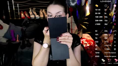 Darsy online show from June 24, 2:05 pm