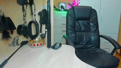 Mistress Kristi online show from July 1, 7:35 pm