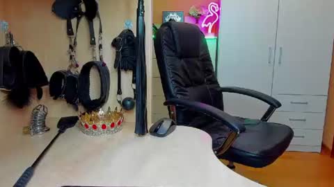 Mistress Kristi online show from July 9, 8:00 pm