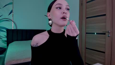 Snapshot of mistress_mialibra chatting on October 8, 1:43 am Mistress Mia online show from October 8, 1:43 am