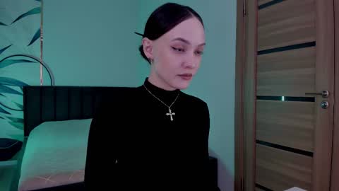 Snapshot of mistress_mialibra chatting on October 5, 10:37 pm Mistress Mia online show from October 5, 10:37 pm