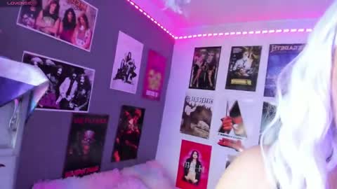 Snapshot of mistresscrowley_999 chatting on October 1, 6:51 am mistresscrowley_999 online show from October 1, 6:51 am