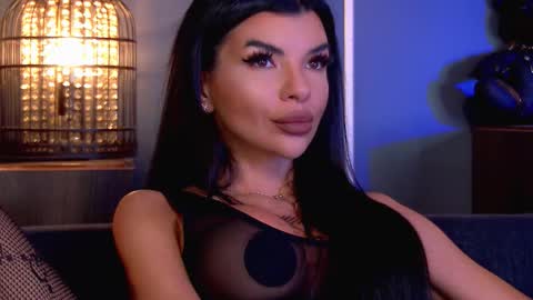 Elenia online show from November 25, 1:35 pm