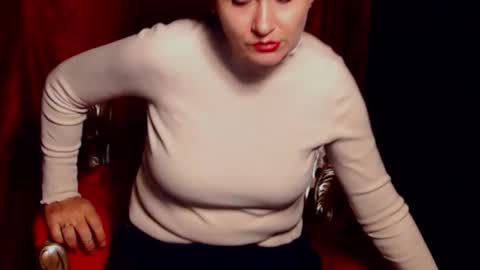 Snapshot of mistressfabiola chatting on October 2, 7:08 pm Mistress Fabiola online show from October 2, 7:08 pm