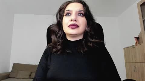 Snapshot of mistressmichelle5 chatting on February 17, 3:25 am YourGoddessM online show from February 17, 3:25 am
