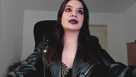 Snapshot of mistressmichelle5 chatting on September 18, 10:19 pm YourGoddessM online show from September 18, 10:19 pm