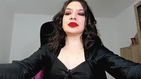 Snapshot of mistressmichelle5 chatting on February 10, 8:20 am YourGoddessM online show from February 10, 8:20 am