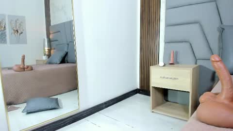 mistt_miaa online show from June 13, 8:06 pm