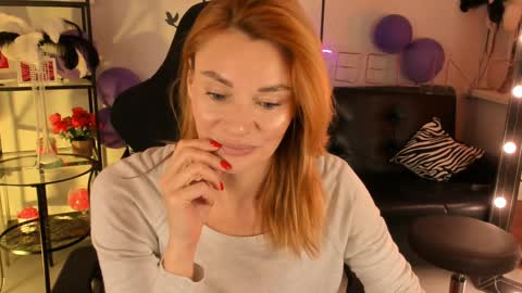 Snapshot of mistybarnes chatting on December 12, 9:08 am MistyBarnes NONUDE MODEL online show from December 12, 9:08 am
