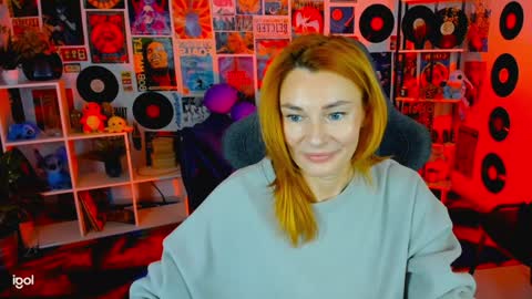 Snapshot of mistybarnes chatting on December 8, 8:20 am MistyBarnes NONUDE MODEL online show from December 8, 8:20 am