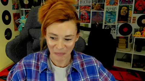 Snapshot of mistybarnes chatting on December 16, 9:35 am MistyBarnes NONUDE MODEL online show from December 16, 9:35 am