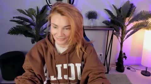 Snapshot of mistybarnes chatting on December 23, 8:44 am MistyBarnes NONUDE MODEL online show from December 23, 8:44 am