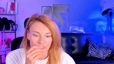 Snapshot of mistybarnes chatting on February 27, 11:52 am MistyBarnes NONUDE MODEL online show from February 27, 11:52 am