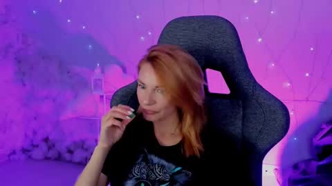 Snapshot of mistybarnes chatting on March 10, 11:55 am MistyBarnes NONUDE MODEL online show from March 10, 11:55 am