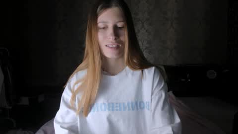 Snapshot of mmm_banana chatting on October 10, 10:53 am Lili online show from October 10, 10:53 am