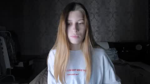 Snapshot of mmm_banana chatting on October 6, 10:32 am Lili online show from October 6, 10:32 am