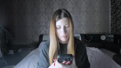 Snapshot of mmm_banana chatting on October 18, 11:13 am Lili online show from October 18, 11:13 am