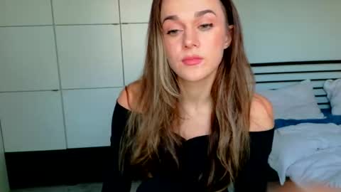 mmminnie online show from March 8, 3:38 pm