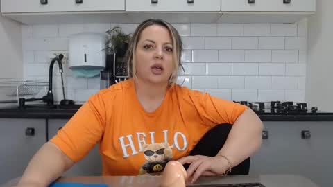 Snapshot of mojjo_erika chatting on January 27, 12:26 pm erika online show from January 27, 12:26 pm