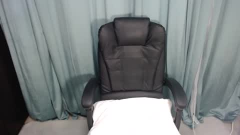 Snapshot of mojjo_erika chatting on February 22, 9:56 am erika online show from February 22, 9:56 am