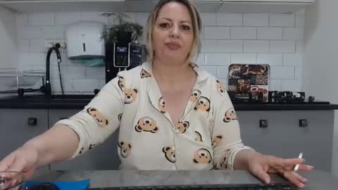 Snapshot of mojjo_erika chatting on February 2, 8:13 am erika online show from February 2, 8:13 am